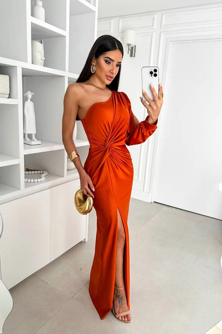 Hilda - Elegant dress with finesse