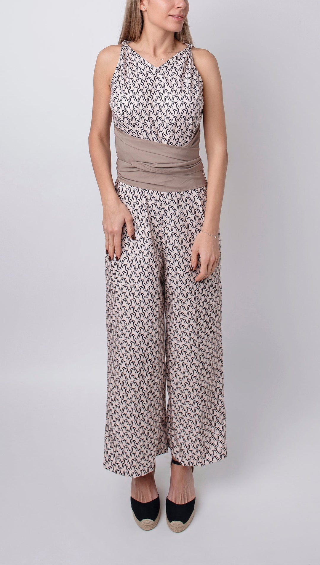 Lorinda Sleeveless Round-Neck Mono Suit