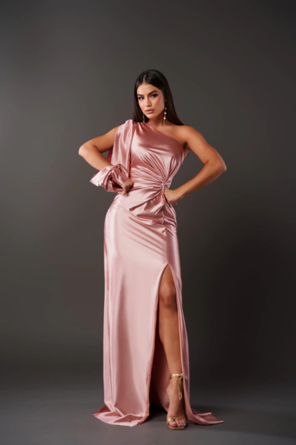 Hilda - Elegant dress with finesse